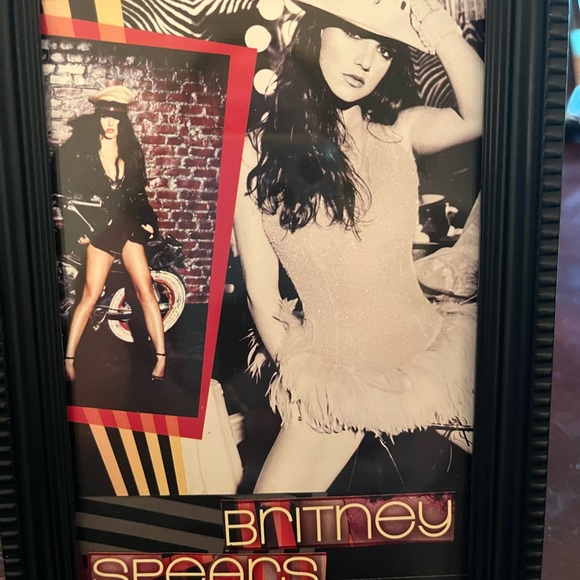 Britney Spears, 4 x 6 framed art, black, new frame, unique - Picture 3 of 4